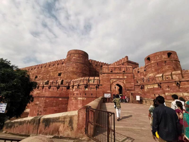 徐匯區(qū)離婚律師來(lái)講講在婚姻關(guān)系存續(xù)期間所欠債務(wù)是否為夫妻共同債務(wù)