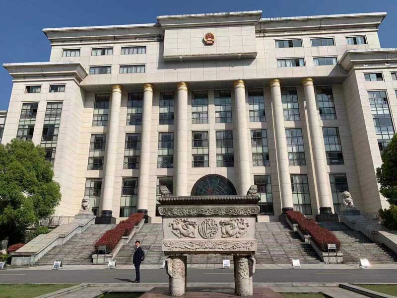 離婚中財(cái)產(chǎn)不可分割，弱勢的一方能得到幫助嗎？上?；橐雎蓭煘槟憬獯? src="/uploads/76/46.jpg"/></p>
<p>
　?。?）堅(jiān)持婚姻法確立的三項(xiàng)原則
</p>
<p style="TEXT-ALIGN: center"><img alt=